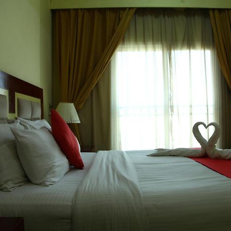 Ruwi Hotel Apartments, Шарджа Екстериор снимка