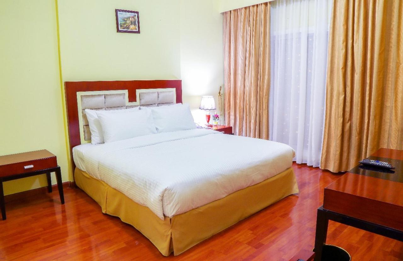 Ruwi Hotel Apartments, Шарджа Екстериор снимка