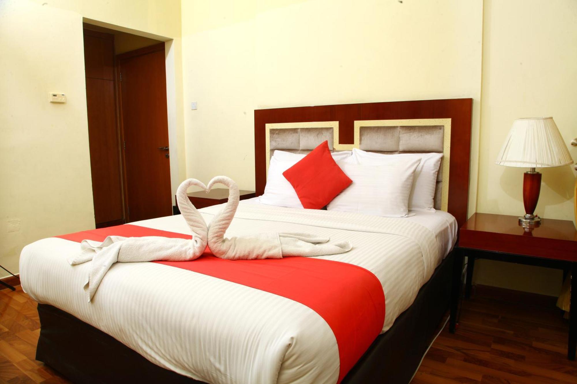 Ruwi Hotel Apartments, Шарджа Екстериор снимка