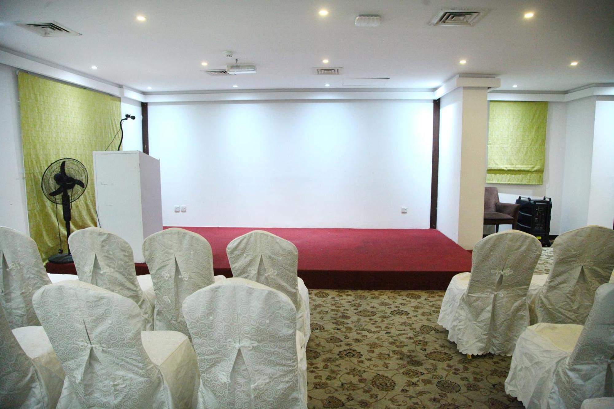 Ruwi Hotel Apartments, Шарджа Екстериор снимка
