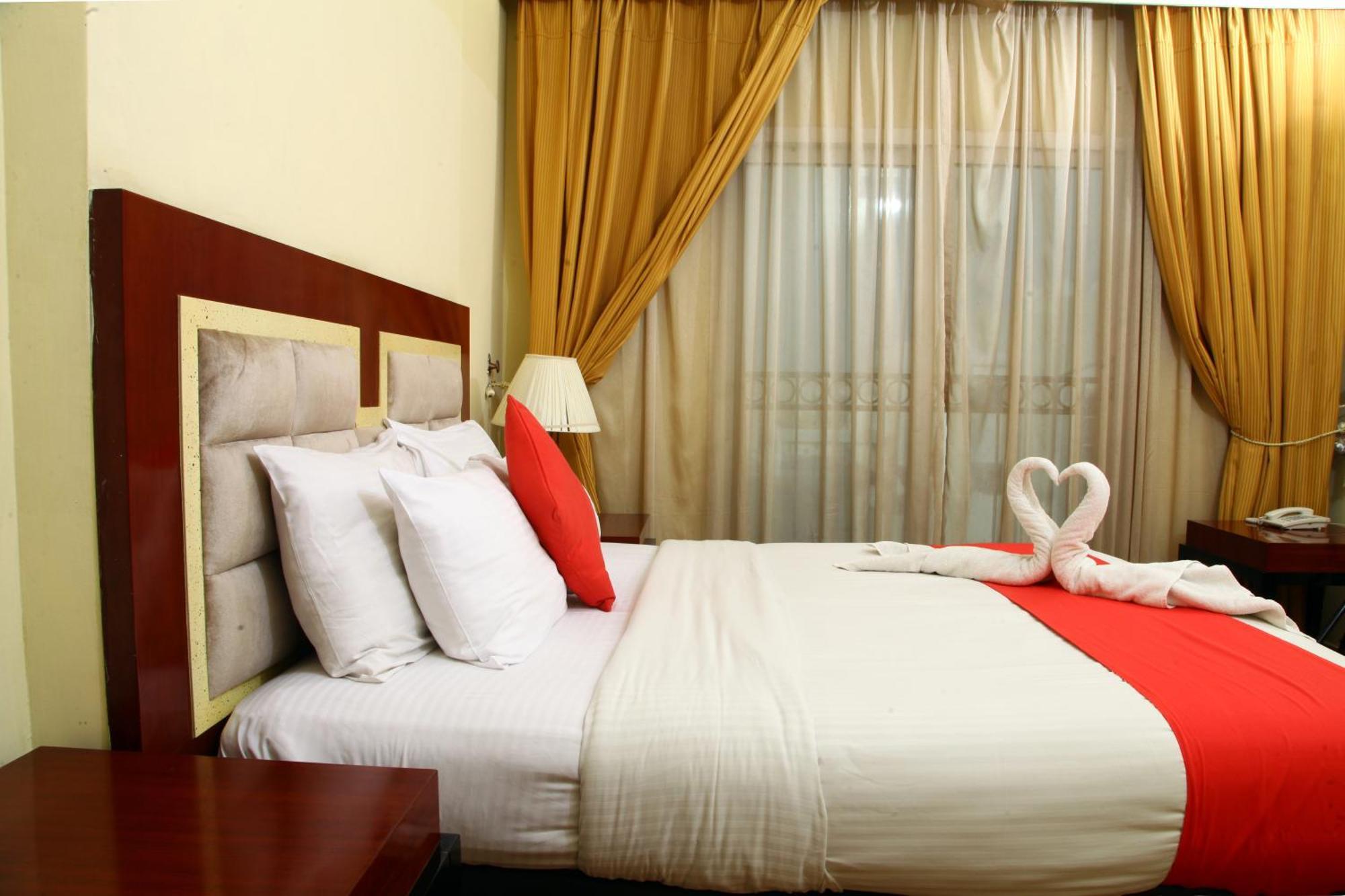 Ruwi Hotel Apartments, Шарджа Екстериор снимка