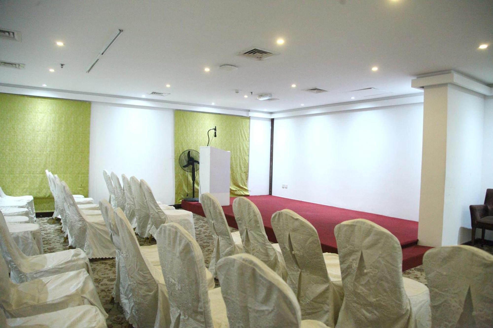 Ruwi Hotel Apartments, Шарджа Екстериор снимка