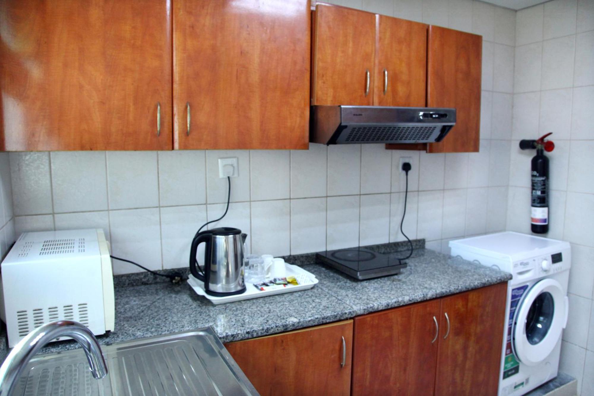 Ruwi Hotel Apartments, Шарджа Екстериор снимка