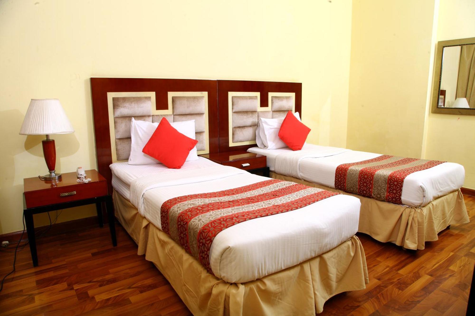 Ruwi Hotel Apartments, Шарджа Екстериор снимка