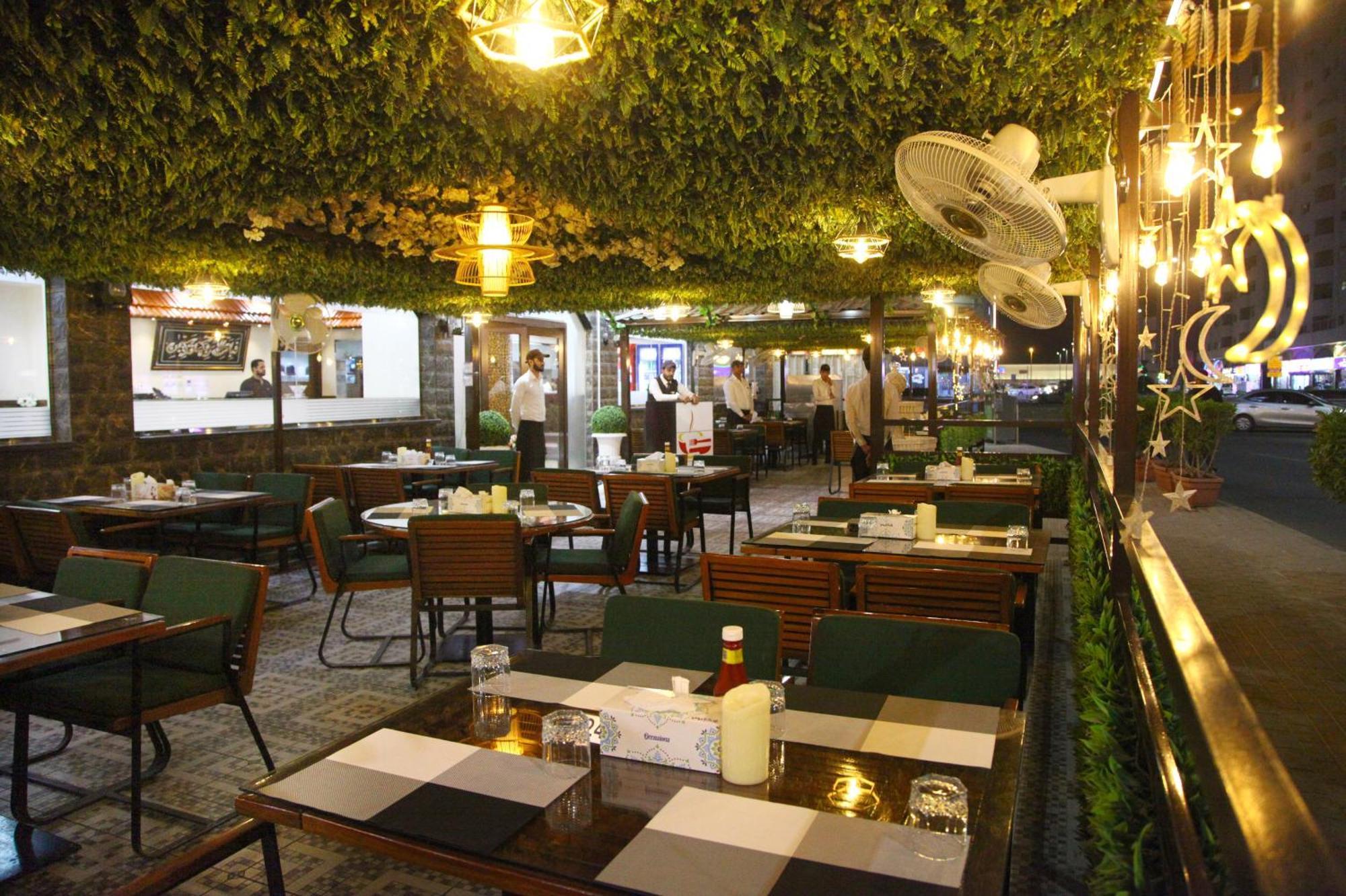 Ruwi Hotel Apartments, Шарджа Екстериор снимка