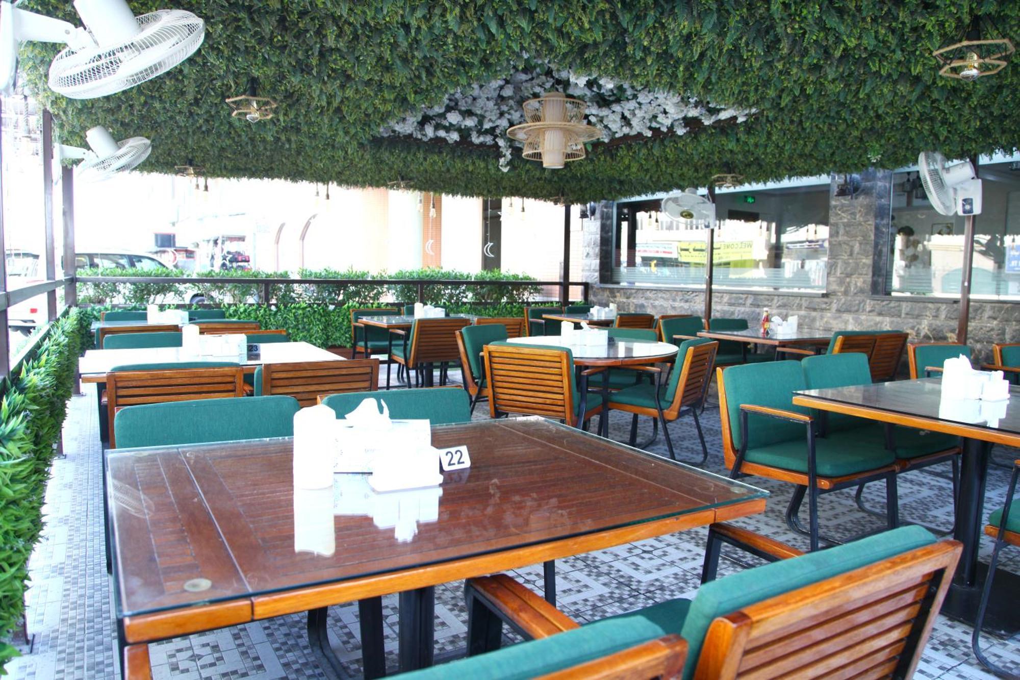 Ruwi Hotel Apartments, Шарджа Екстериор снимка