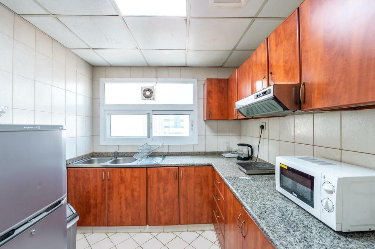Ruwi Hotel Apartments, Шарджа Екстериор снимка